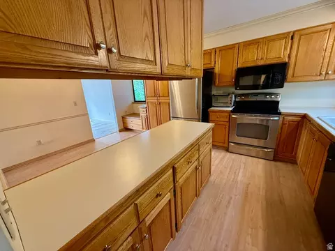 Kitchen - 2197 S Bountiful Blvd, Bountiful, UT 84010 photo 4 of 4