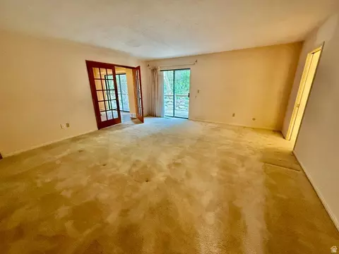 Living - 2197 S Bountiful Blvd, Bountiful, UT 84010 photo 9 of 15