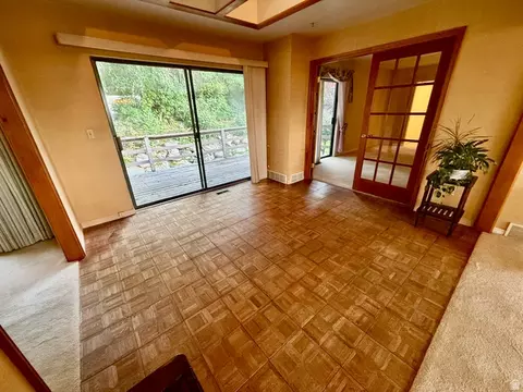 Living - 2197 S Bountiful Blvd, Bountiful, UT 84010 photo 2 of 15