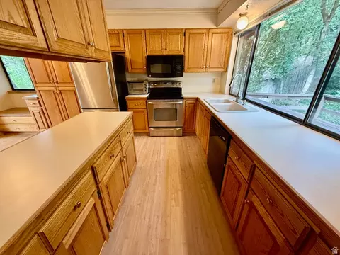 Kitchen - 2197 S Bountiful Blvd, Bountiful, UT 84010 photo 3 of 4