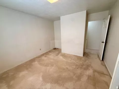 Bedroom - 2197 S Bountiful Blvd, Bountiful, UT 84010 photo 6 of 8