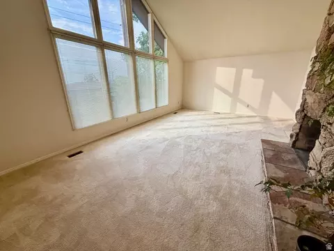 Living - 2197 S Bountiful Blvd, Bountiful, UT 84010 photo 6 of 15