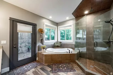 Bath - 460 E Saddle Dr, Midway, UT 84049 photo 2 of 7