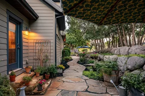 Exterior - 460 E Saddle Dr, Midway, UT 84049 photo 14 of 29