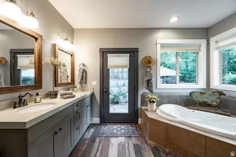 Bath - 460 E Saddle Dr, Midway, UT 84049 photo 1 of 7