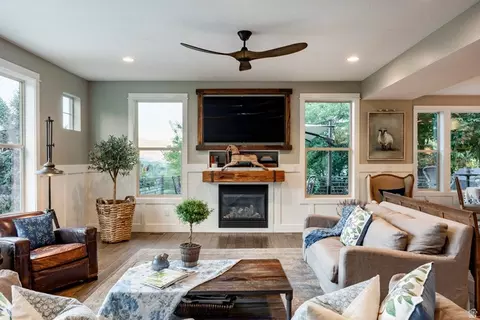Living - 460 E Saddle Dr, Midway, UT 84049 photo 4 of 5