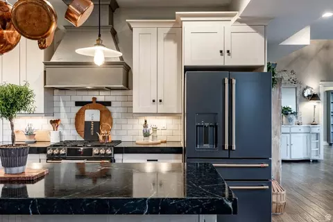 Kitchen - 460 E Saddle Dr, Midway, UT 84049 photo 4 of 7