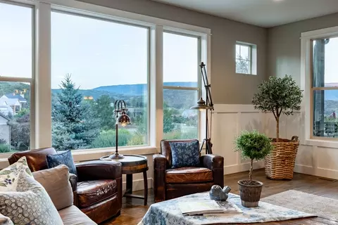 Living - 460 E Saddle Dr, Midway, UT 84049 photo 2 of 5