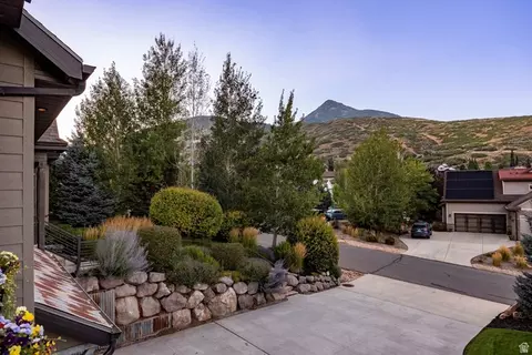 Exterior - 460 E Saddle Dr, Midway, UT 84049 photo 8 of 29