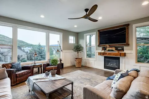 Living - 460 E Saddle Dr, Midway, UT 84049 photo 5 of 5