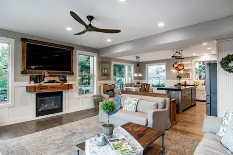 Living - 460 E Saddle Dr, Midway, UT 84049 photo 3 of 5