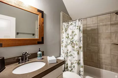 Bath - 460 E Saddle Dr, Midway, UT 84049 photo 6 of 7