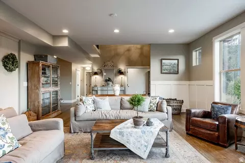 Living - 460 E Saddle Dr, Midway, UT 84049 photo 1 of 5