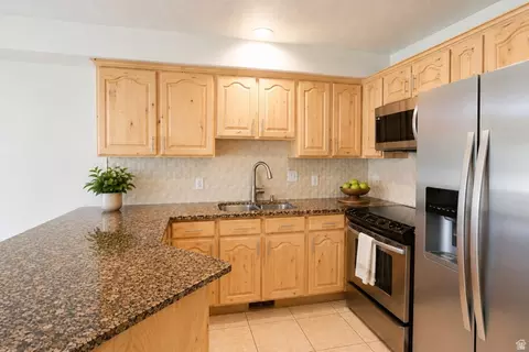 Kitchen - 1621 N Pages Pl, Bountiful, UT 84010 photo 1 of 2