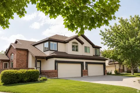 Exterior - 1621 N Pages Pl, Bountiful, UT 84010 photo 3 of 3