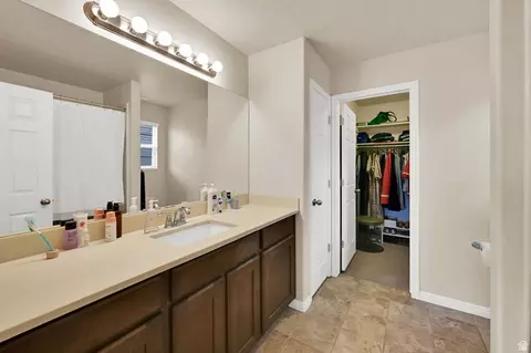 Bath - 706 W 1045 N, Centerville, UT 84014 photo 1 of 2