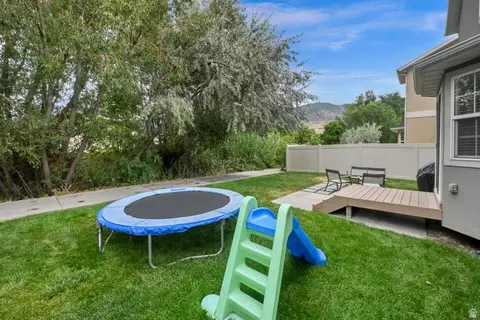 Exterior - 706 W 1045 N, Centerville, UT 84014 photo 5 of 5