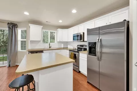 Kitchen - 706 W 1045 N, Centerville, UT 84014 photo 3 of 3