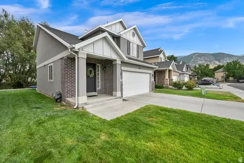 Exterior - 706 W 1045 N, Centerville, UT 84014 photo 2 of 5