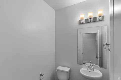 Bath - 847 S 380 E, Smithfield, UT 84335 photo 1 of 3