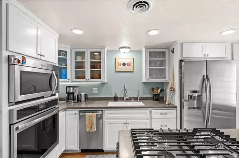 Kitchen - 1716 E Woodside Dr, Holladay, UT 84124 photo 2 of 4