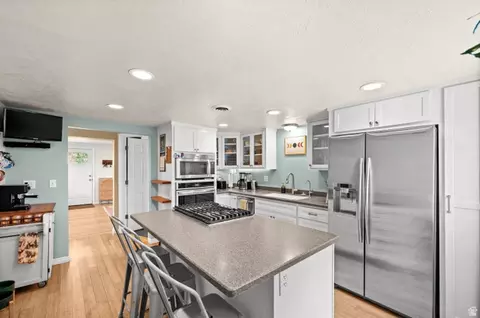 Kitchen - 1716 E Woodside Dr, Holladay, UT 84124 photo 3 of 4
