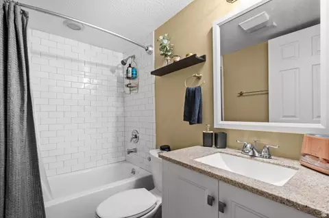 Bath - 1716 E Woodside Dr, Holladay, UT 84124 photo 3 of 3