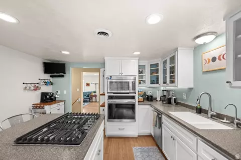 Kitchen - 1716 E Woodside Dr, Holladay, UT 84124 photo 4 of 4