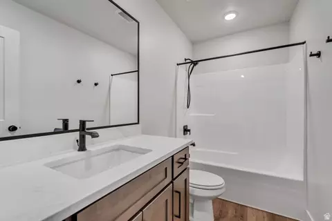 Bath - 642 E Garden Grove Dr #337, Eagle Mountain, UT 84005 photo 2 of 2