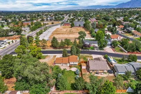 View/Area - 1028 E Annabelle Ln S, Sandy, UT 84094 photo 18 of 19