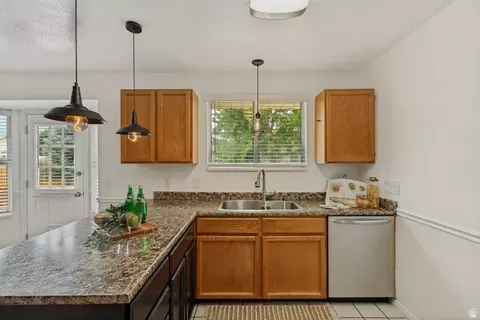 Kitchen - 1028 E Annabelle Ln S, Sandy, UT 84094 photo 2 of 4