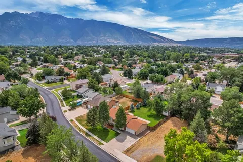 View/Area - 1028 E Annabelle Ln S, Sandy, UT 84094 photo 11 of 19