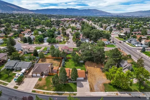View/Area - 1028 E Annabelle Ln S, Sandy, UT 84094 photo 9 of 19