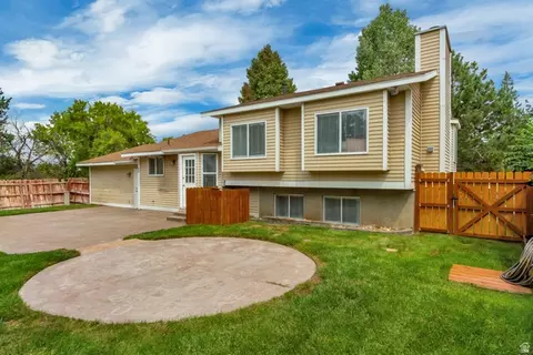 Exterior - 1028 E Annabelle Ln S, Sandy, UT 84094 photo 4 of 6