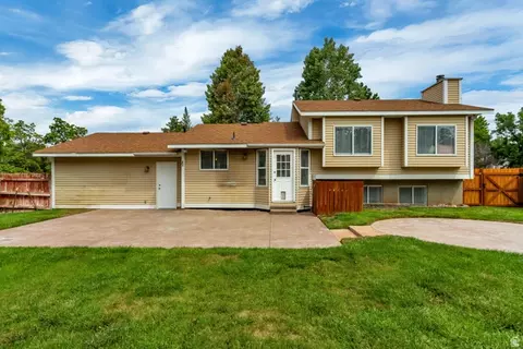 Exterior - 1028 E Annabelle Ln S, Sandy, UT 84094 photo 5 of 6
