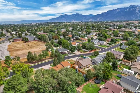 View/Area - 1028 E Annabelle Ln S, Sandy, UT 84094 photo 17 of 19
