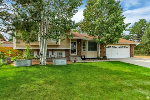 Exterior - 1028 E Annabelle Ln S, Sandy, UT 84094 photo 3 of 6