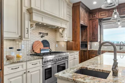 Kitchen - 1468 E Box Elder Dr, Alpine, UT 84004 photo 3 of 7