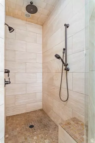 Bath - 1468 E Box Elder Dr, Alpine, UT 84004 photo 3 of 17