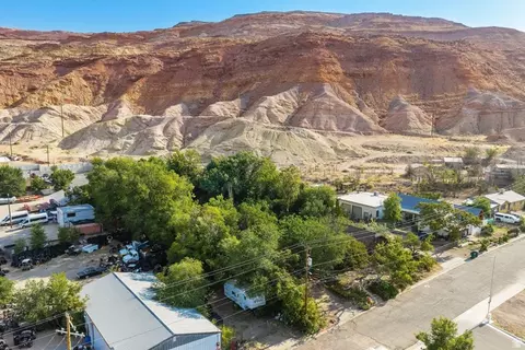 View/Area - 85 E 300 N, Moab, UT 84532 photo 4 of 5