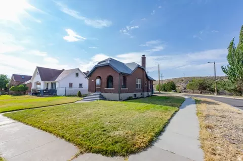 8899 W Cyprus St, Copperton, UT 84006