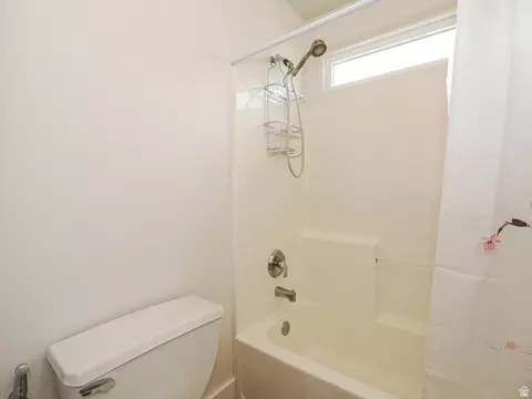 Bath - 1890 E Oak Dr, Draper, UT 84020 photo 6 of 7