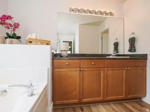 Bath - 1890 E Oak Dr, Draper, UT 84020 photo 3 of 7