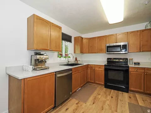 Kitchen - 1890 E Oak Dr, Draper, UT 84020 photo 1 of 4