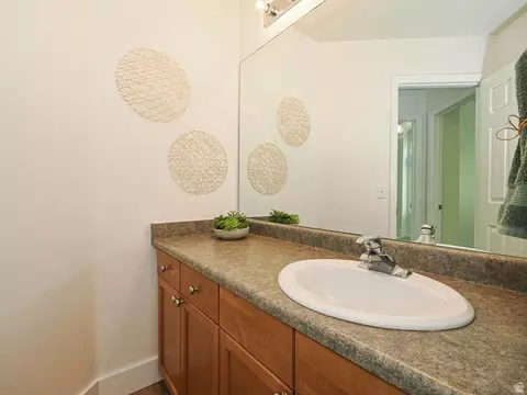 Bath - 1890 E Oak Dr, Draper, UT 84020 photo 5 of 7