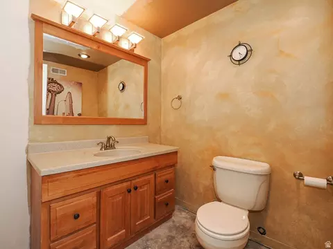 Bath - 1890 E Oak Dr, Draper, UT 84020 photo 7 of 7