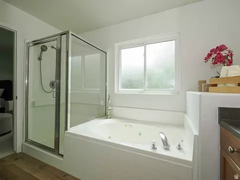 Bath - 1890 E Oak Dr, Draper, UT 84020 photo 4 of 7