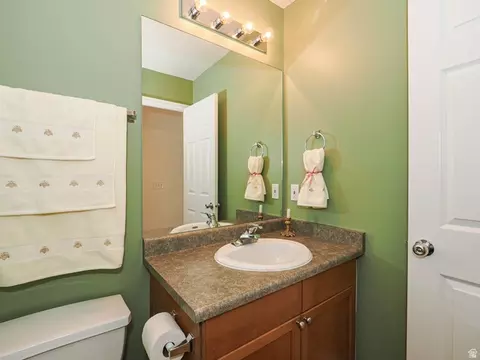 Bath - 1890 E Oak Dr, Draper, UT 84020 photo 1 of 7