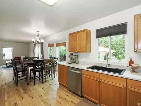 Kitchen - 1890 E Oak Dr, Draper, UT 84020 photo 3 of 4