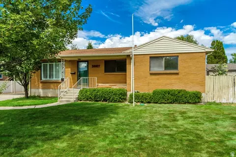 Exterior - 2067 E Sahara Dr, Holladay, UT 84124 photo 1 of 7
